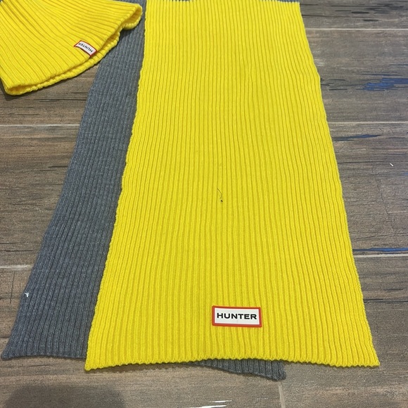 ❤️❤️PRELOVED❤️❤️ HUNTER Original Moustache Beanie Bobble Hat and Scarf - Picture 6 of 12